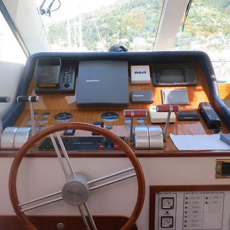 Yacht Summertime 3 Bedrooms Botel *