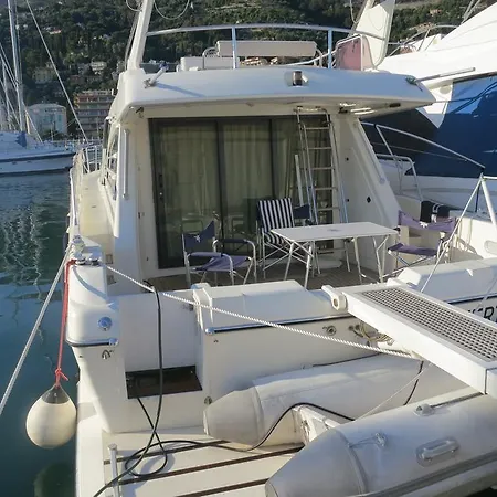Yacht Summertime 3 Bedrooms Botel